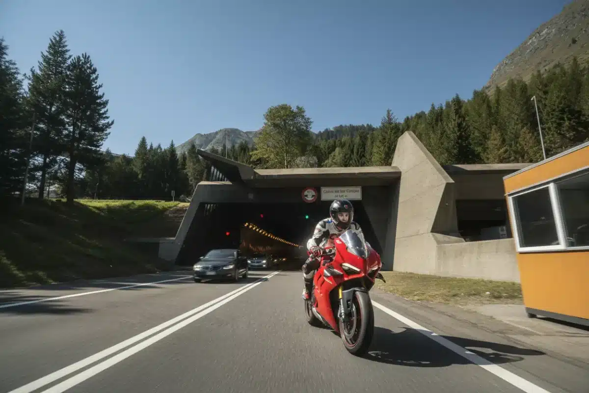 British Motorcyclist Banned for Life After Overtaking 47 Cars in Gotthard Tunnel—The Shocking Reason Behind Switzerland’s Zero-Tolerance Policy