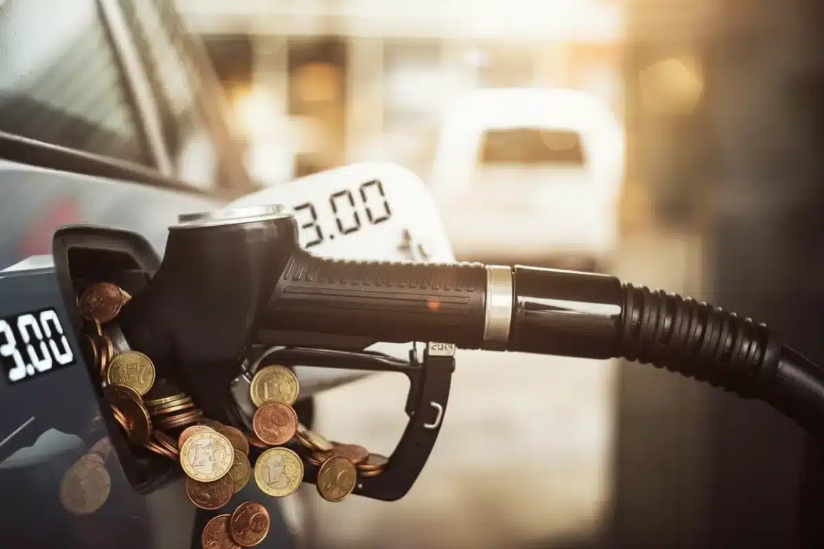 Could gas prices really hit 3 euros per liter? Experts weigh in on how likely it is
